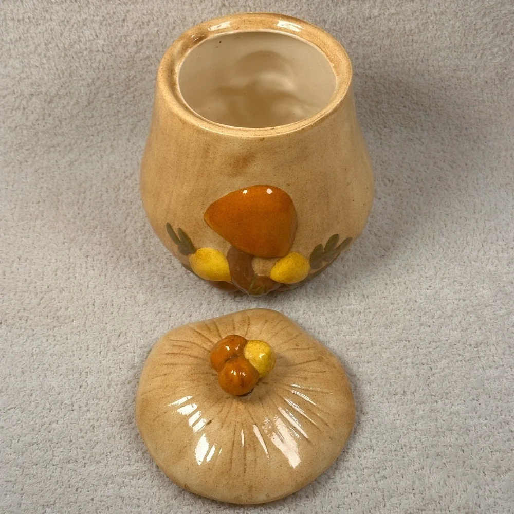 Vintage 1981 Arnels‎ Orange White Ceramic Mushroom Cookie Canister 9.5